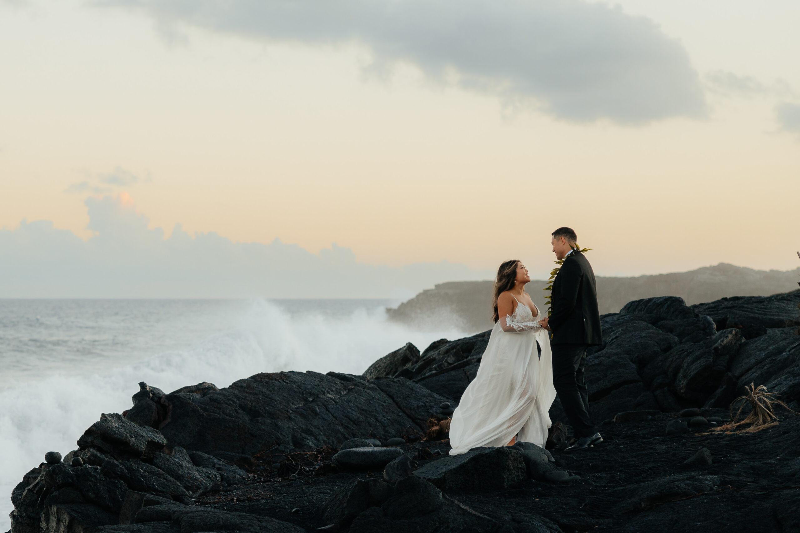 couple eloping at Kaimu Black Sand Beach in Hawaii